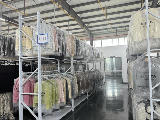 天門服裝創(chuàng)奇跡 五十家企業(yè)與四百名主播聯(lián)袂，首日帶貨六十萬(wàn)件激揚(yáng)二千萬(wàn)巨潮